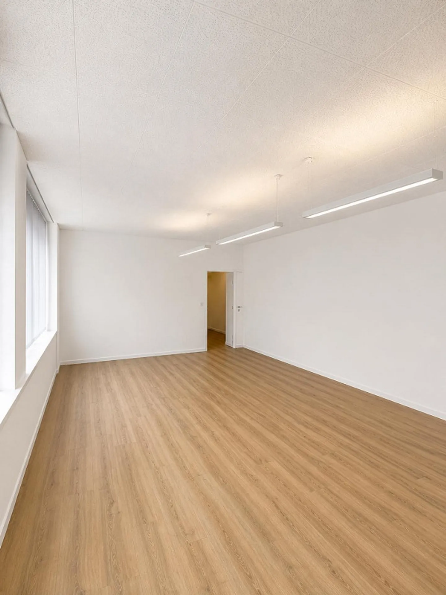 Travailler dans une atmosphère lumineuse – Espace de bureau avec d'excellentes connexions - Photo 5 sur 5