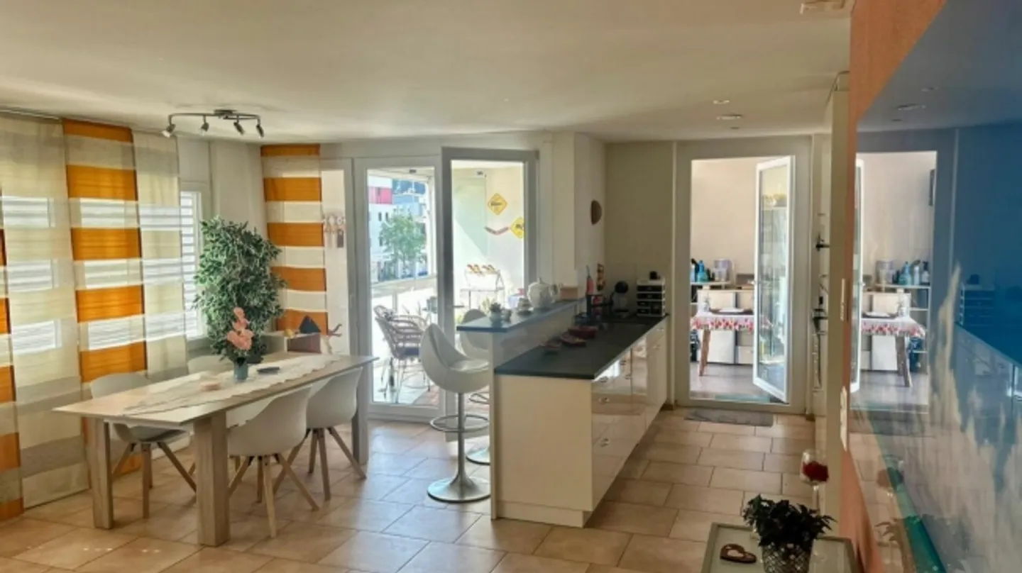 Vivere moderno a Neuenhof - Appartamento di 4,5 stanze con terrazza e garage sotterraneo - Foto 3 di 6