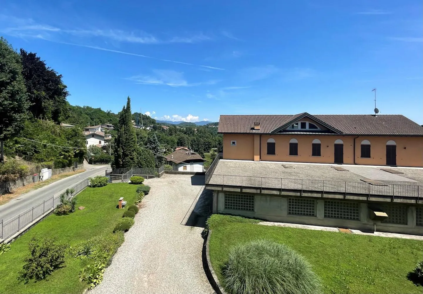 Rodero (I) - Si vende casa con due appartamenti e laboratorio artigian - Foto 2 di 8