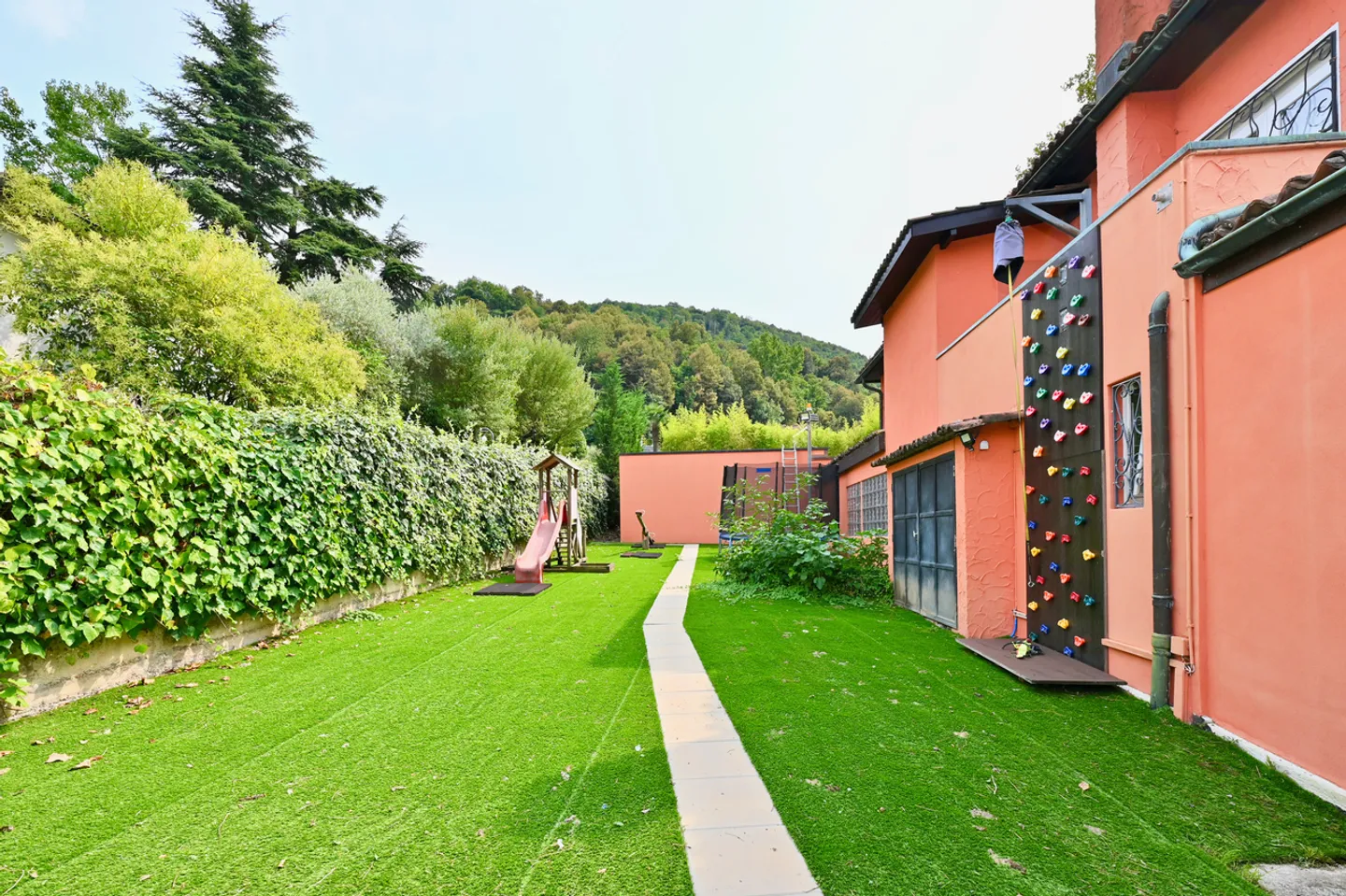 Elegante Villa mit herrlichem Pool und üppigem Garten in Caslano - Foto 18 von 22