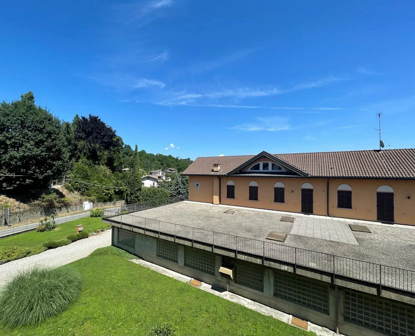 Rodero (I) - Si vende casa con due appartamenti e laboratorio artigian - Foto 3 di 8