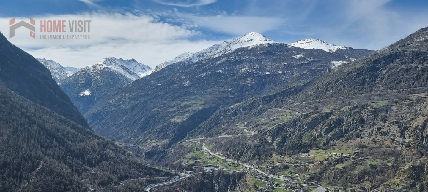 Top 4.5 Room Apartment with Stunning Views in Staldenried - Photo 2 of 9