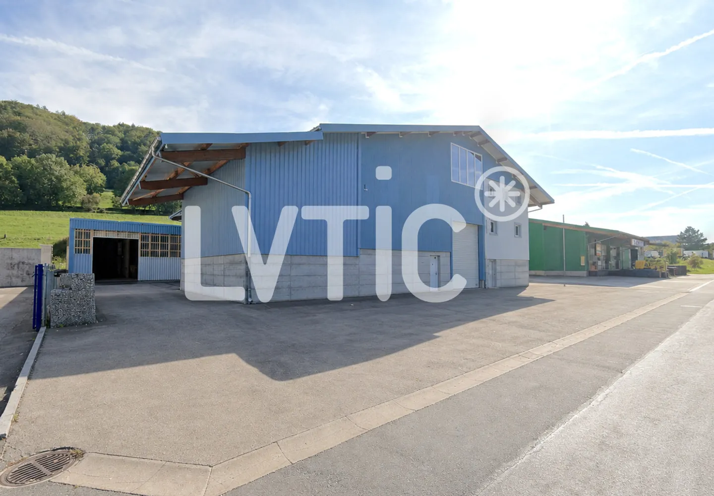 EXCLUSIVITY - 1500 m2 industrial hall for rent in Moudon - Photo 1 of 7