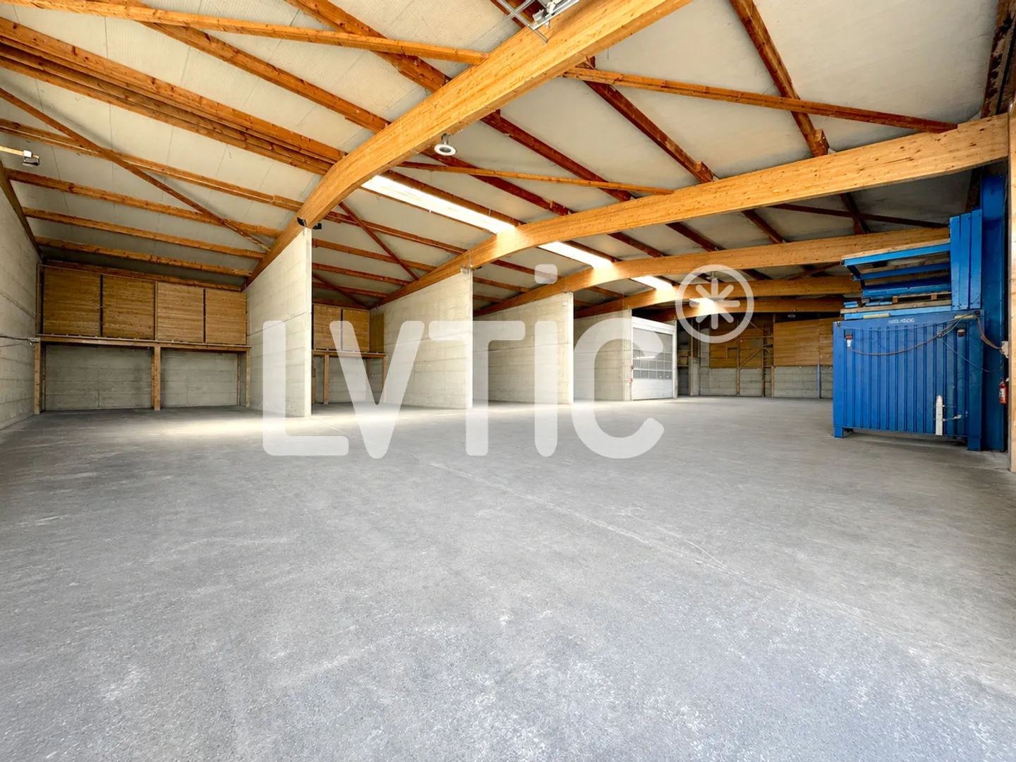 EXCLUSIVITY - 1500 m2 industrial hall for rent in Moudon - Photo 2 of 7