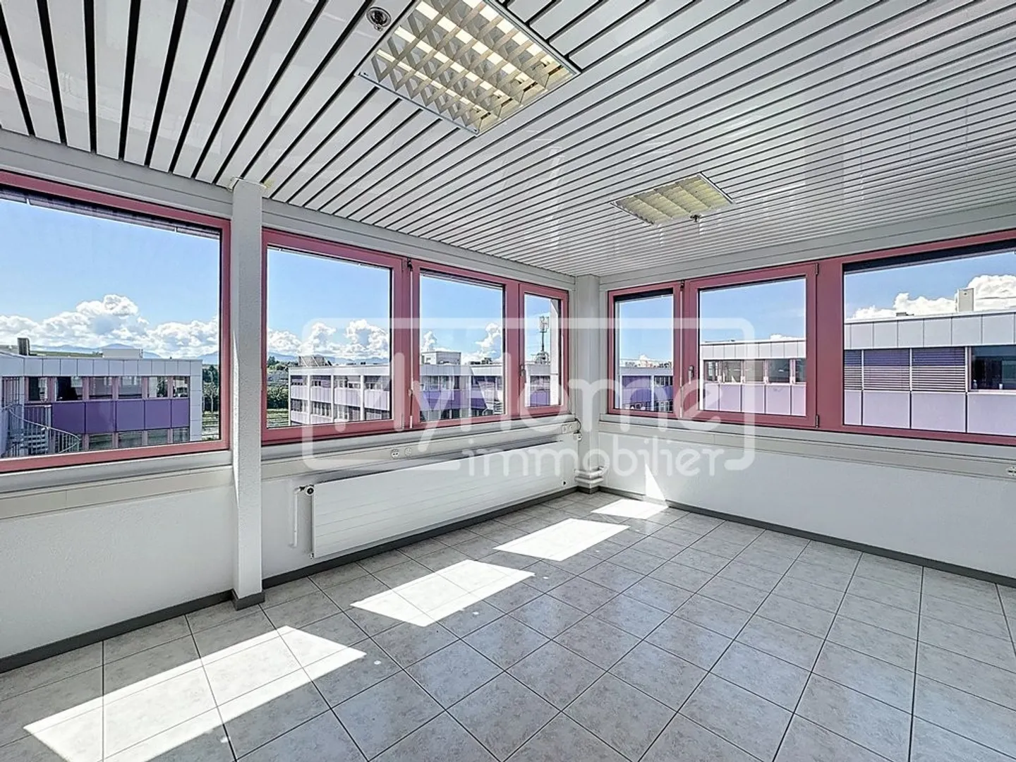 Bright commercial space of 103 m2 in Lonay - Photo 3 of 6