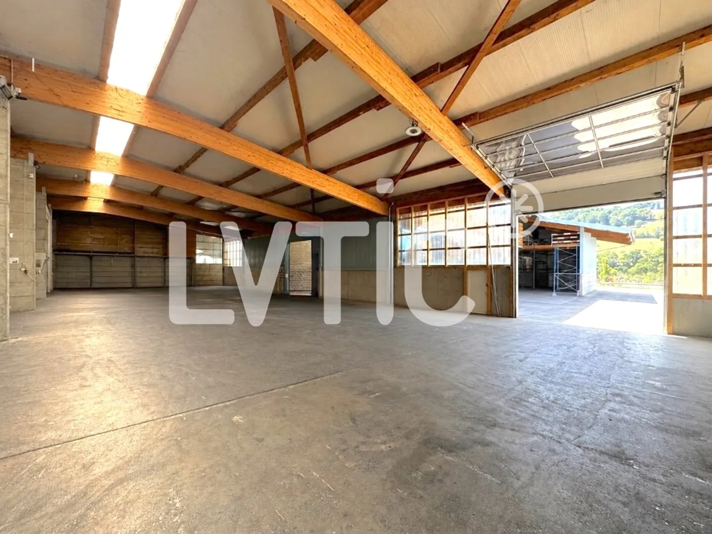EXCLUSIVITY - 1500 m2 industrial hall for rent in Moudon - Photo 3 of 7