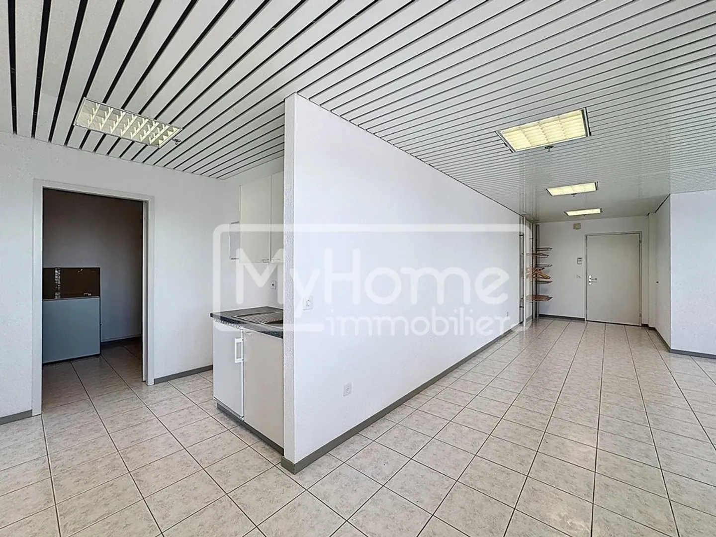 Bright commercial space of 103 m2 in Lonay - Photo 4 of 6