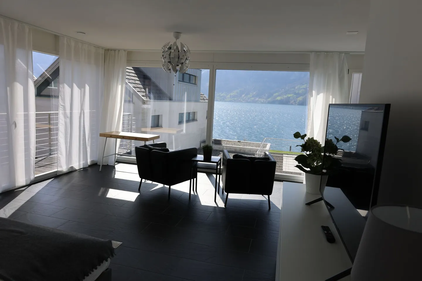 Vivere al lago - Casa moderna con accesso al lago - Foto 3 di 12