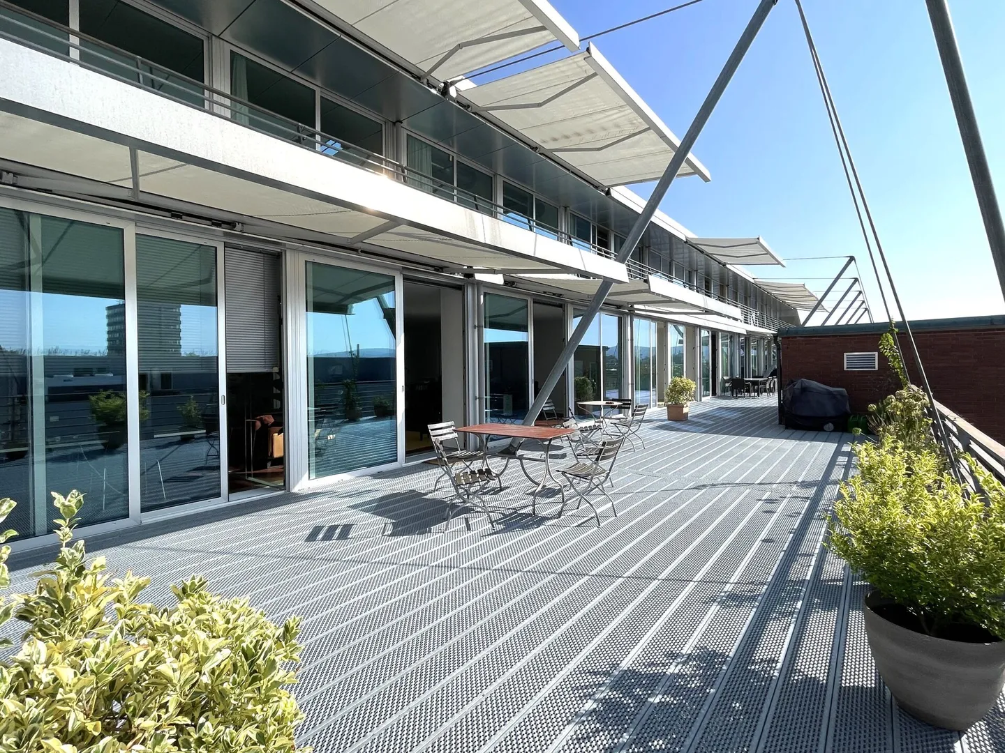 Modern commercial space with exclusive rooftop terrace in Zurich's Binz district - Photo 1 of 7