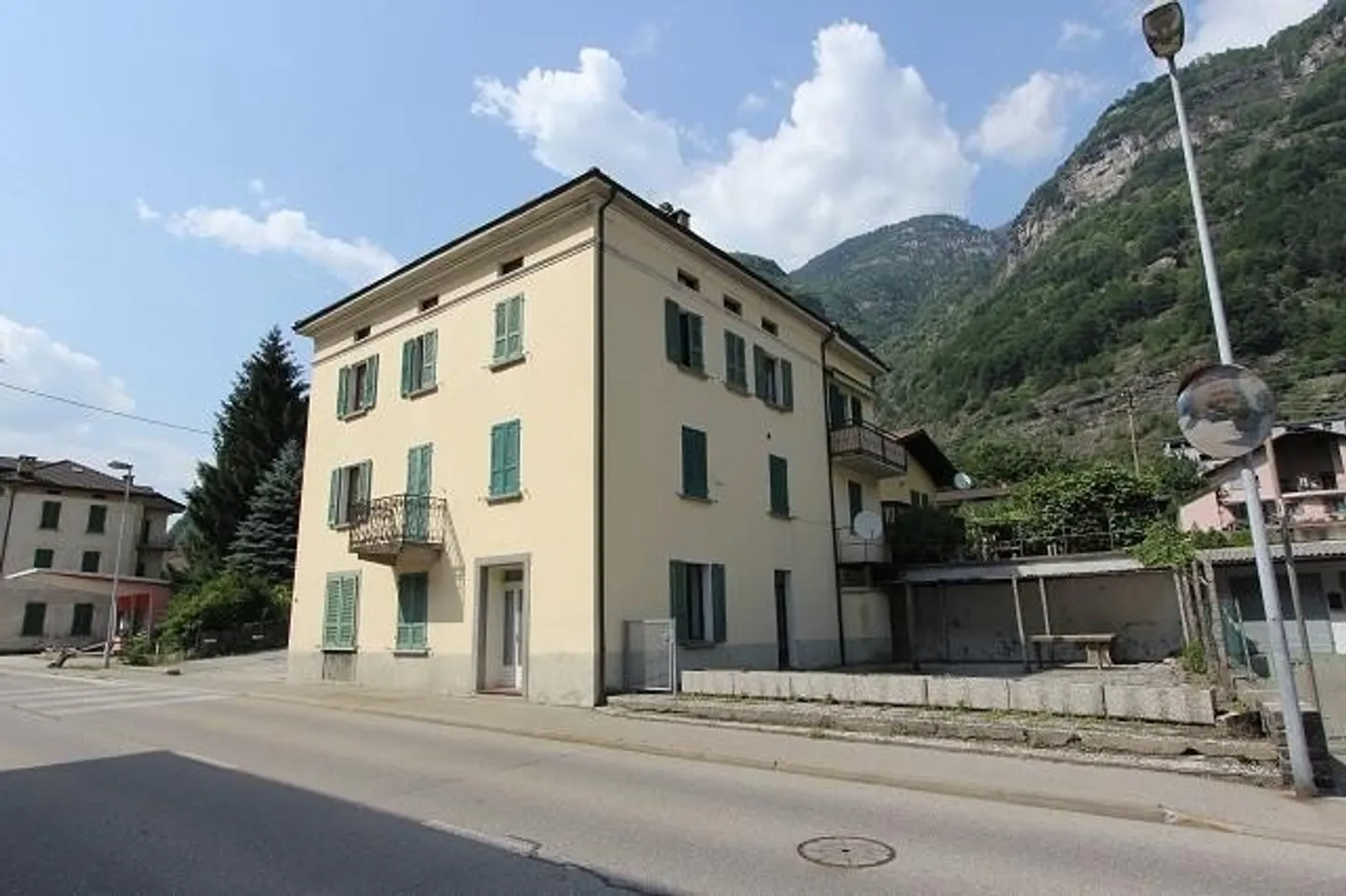 Appartamento di 5 1/2 locali ultimo piano con giardino e pergola - Foto 1 di 15