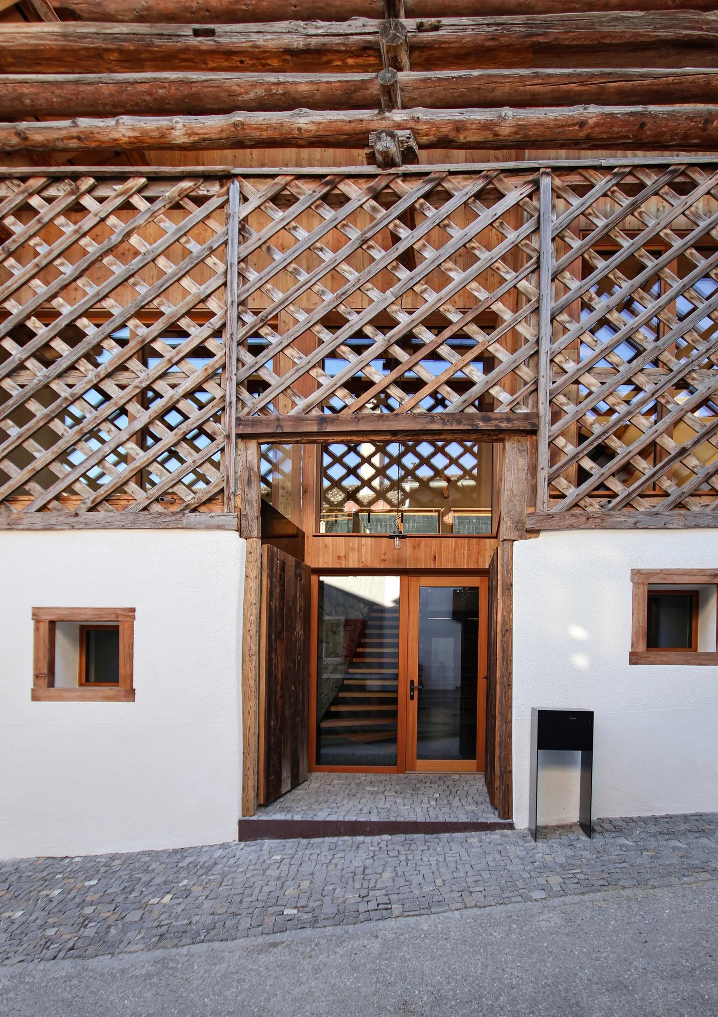 Historischer Stall in den Alpen - Foto 3 von 20