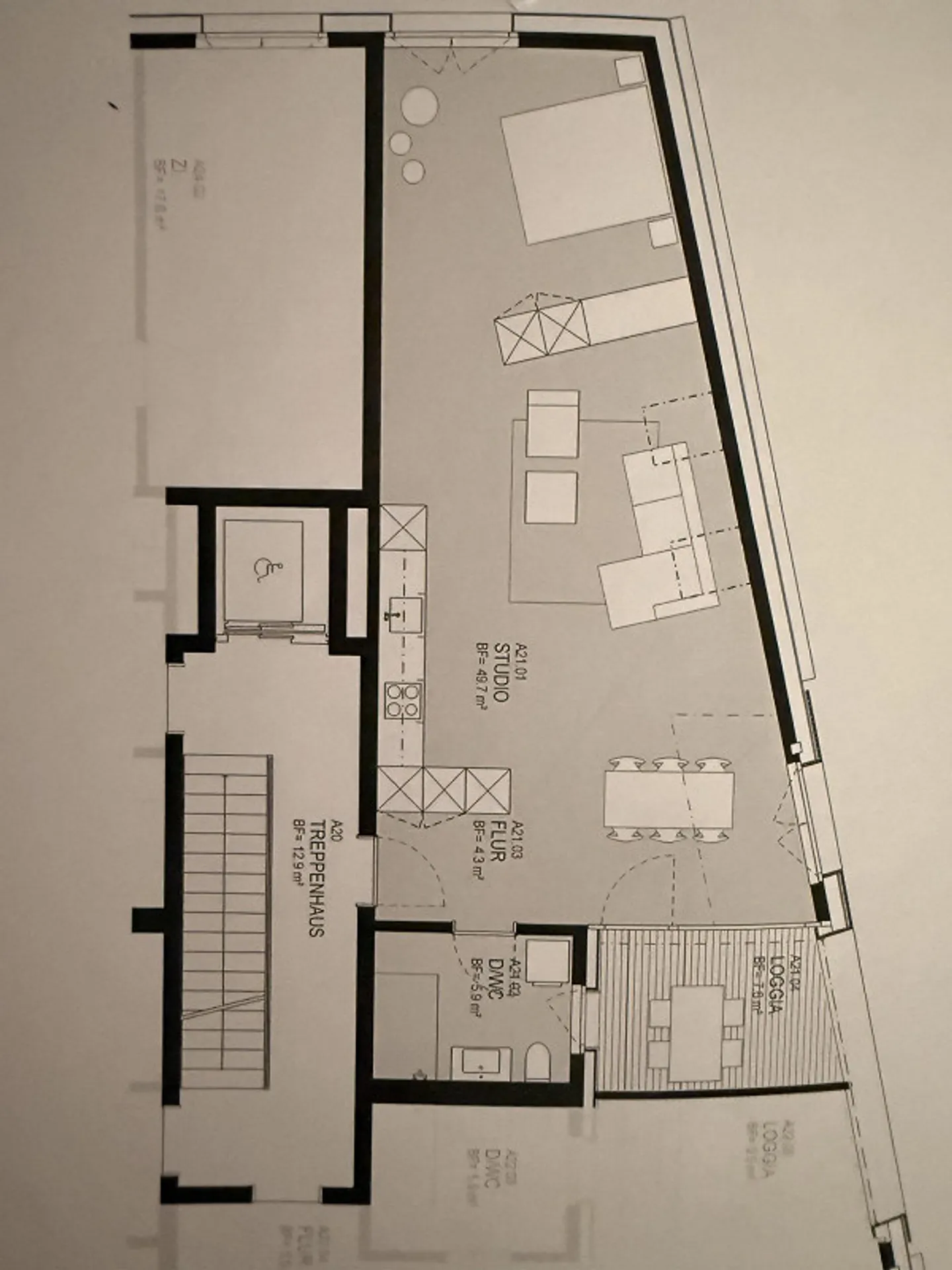Appartement loft lumineux de 2 pièces avec balcon - Photo 9 sur 10
