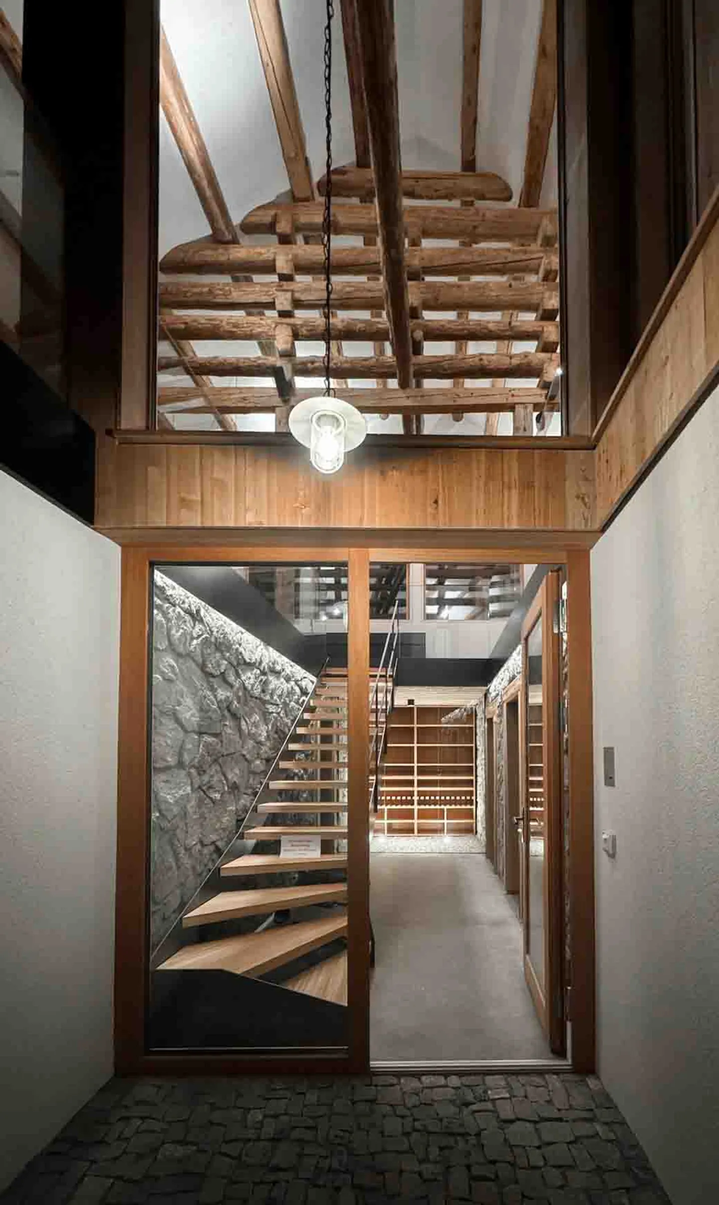 Historischer Stall in den Alpen - Foto 4 von 20