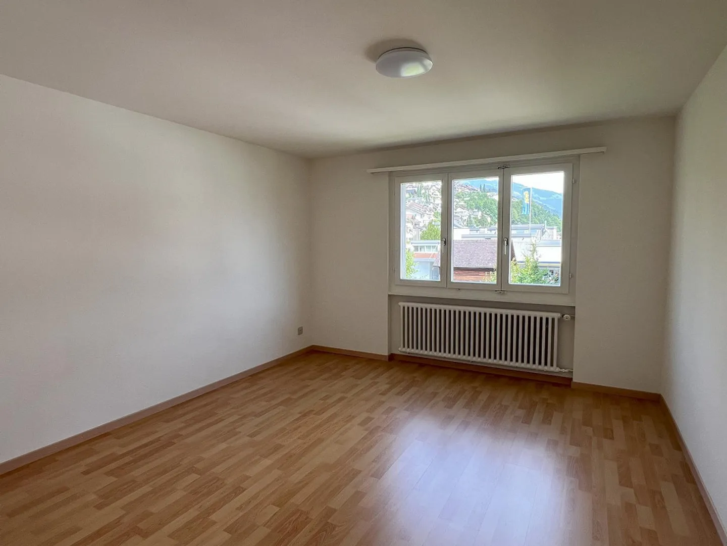 Appartement 5.5 pièces partiellement rénové à Ennetbürgen - Photo 4 sur 9