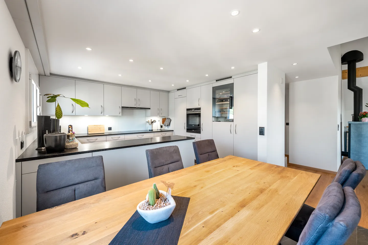 Moderno attico di 4,5 stanze con grande terrazza - Foto 4 di 11