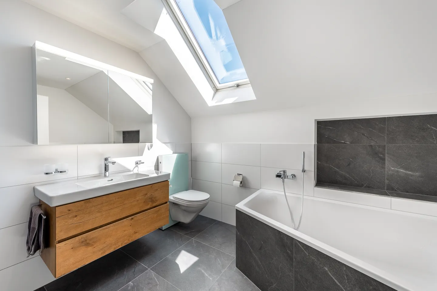 Moderno attico di 4,5 stanze con grande terrazza - Foto 6 di 11