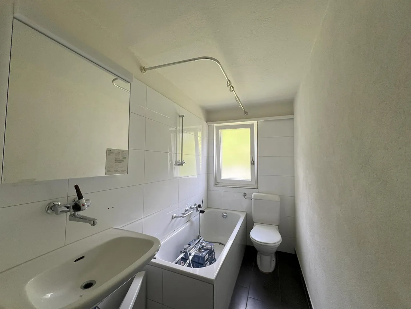 Appartement 5.5 pièces partiellement rénové à Ennetbürgen - Photo 8 sur 9