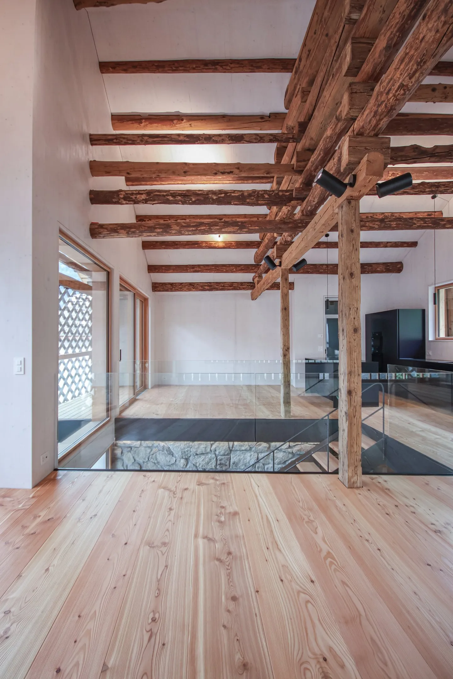 Historischer Stall in den Alpen - Foto 8 von 20