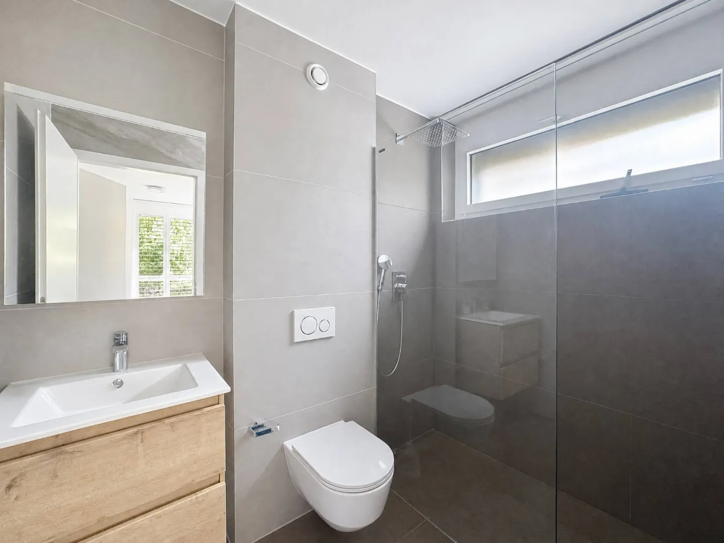 Beautiful new 3.5-room apartment with large balcony and lake view - Photo 7 of 9