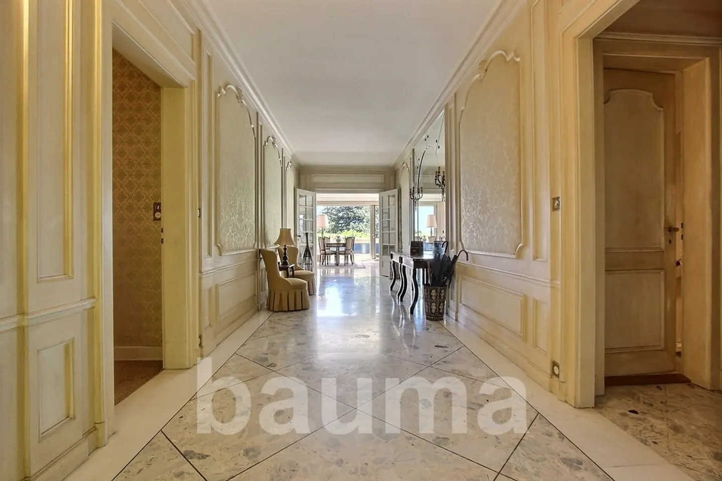 Villa mit einem Lebensniveau mit Aussicht und Pool - Foto 4 di 13