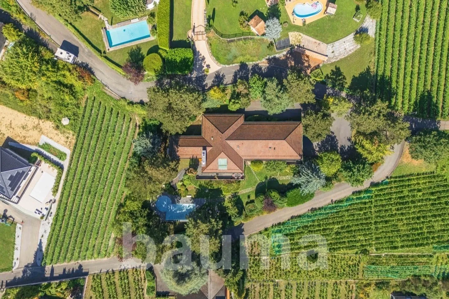 Villa mit einem Lebensniveau mit Aussicht und Pool - Foto 8 di 13