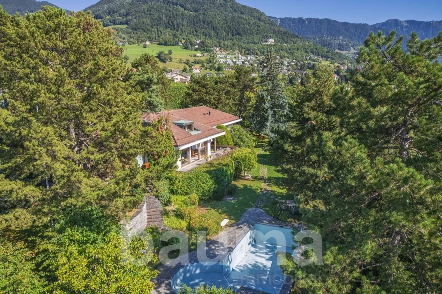 Villa mit einem Lebensniveau mit Aussicht und Pool - Foto 2 di 13