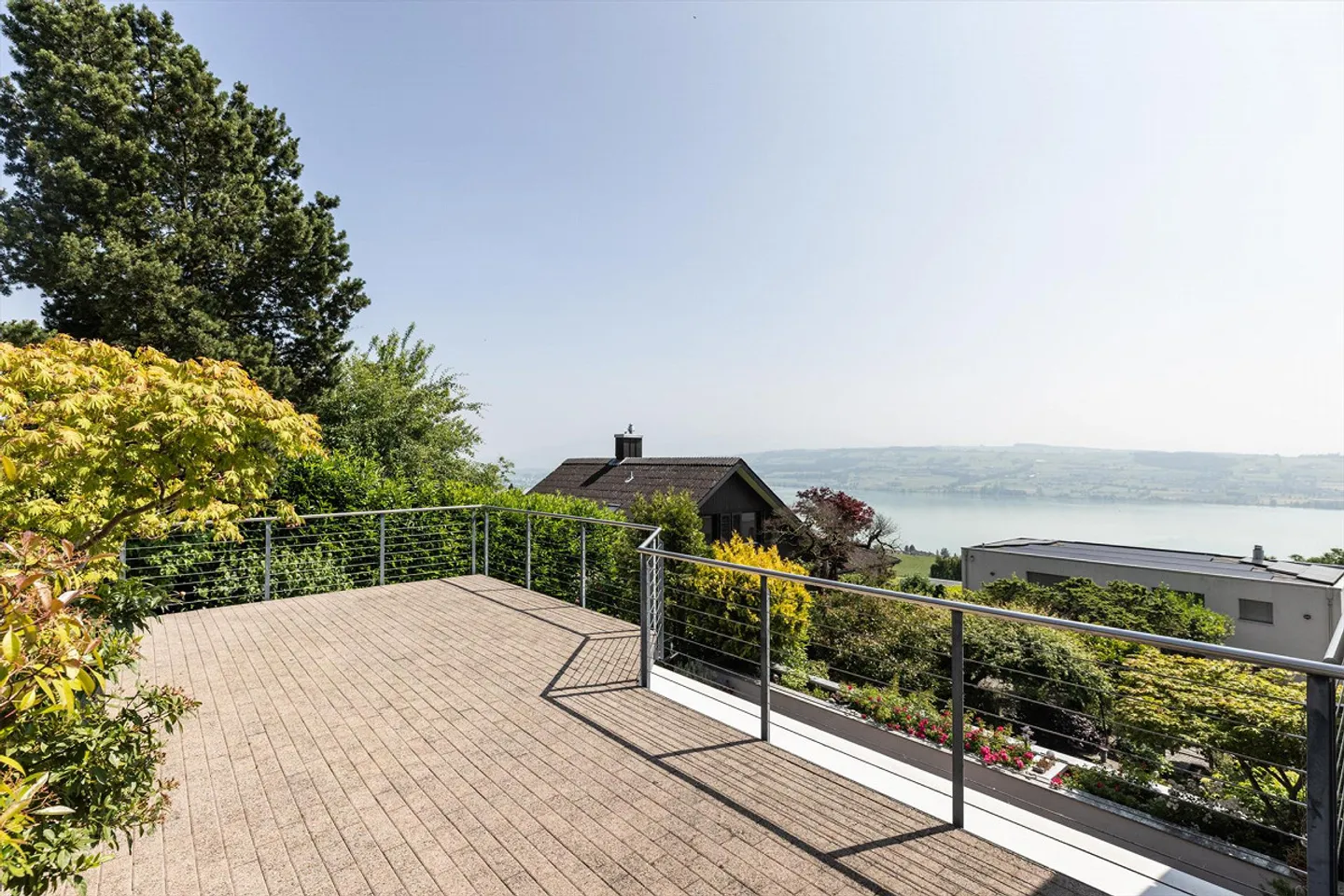 Sogno abitativo con giardino e vista lago - Foto 2 di 7