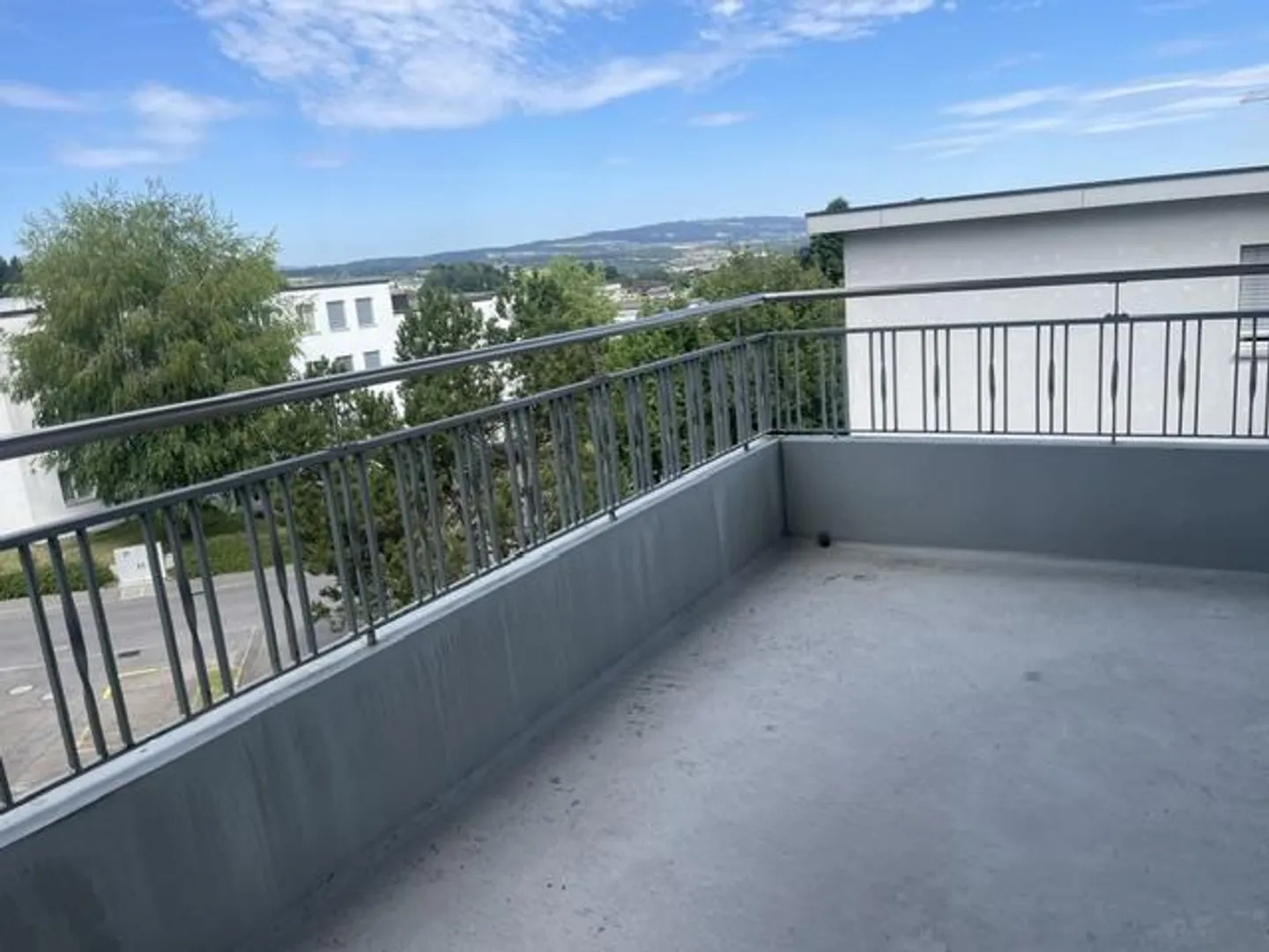 4.5 Room Apartment in Rotkreuz - ATTENTION! LIMITED UNTIL 30th SEPT 2027 - Photo 2 of 9