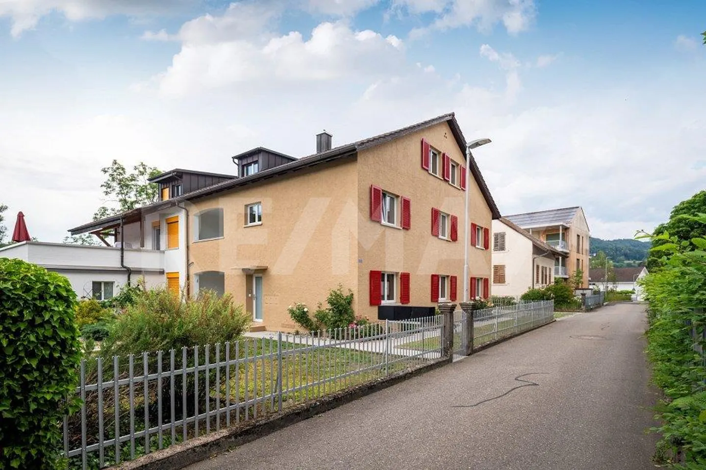 Investing in Prime Location: Multi-Family House in Turgi - Photo 3 of 13