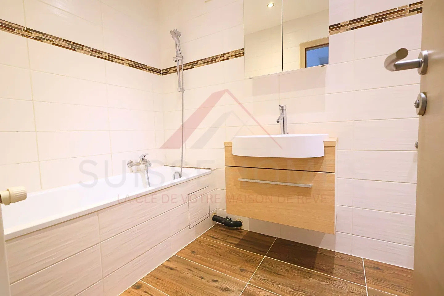 Villeneuve - 4.5 stanze ristrutturate (86 m²) con balcone esposto a sud di 13 m², 3 camere da letto e sole tutto il giorno - Foto 14 di 17