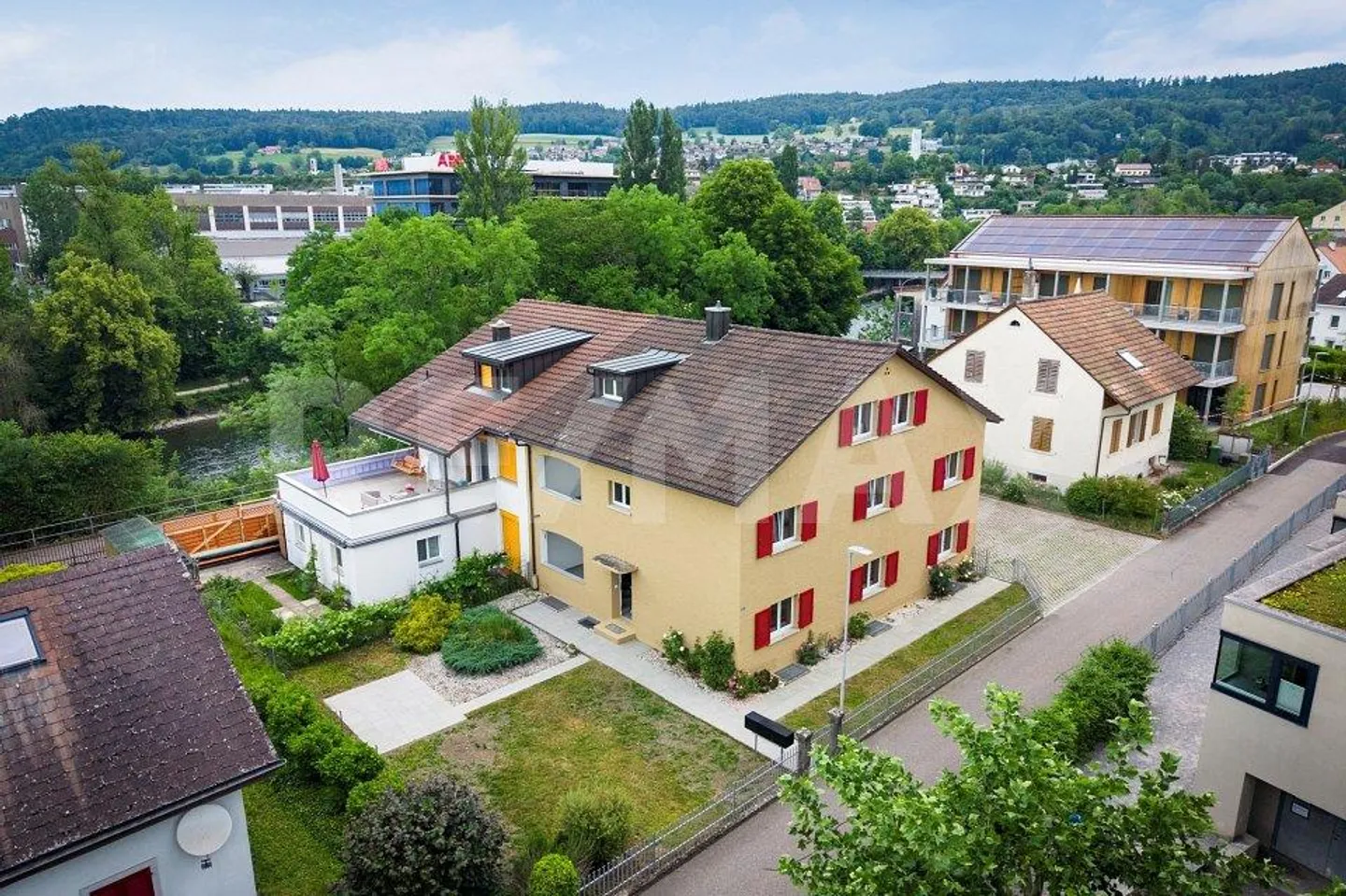 Investing in Prime Location: Multi-Family House in Turgi - Photo 1 of 13