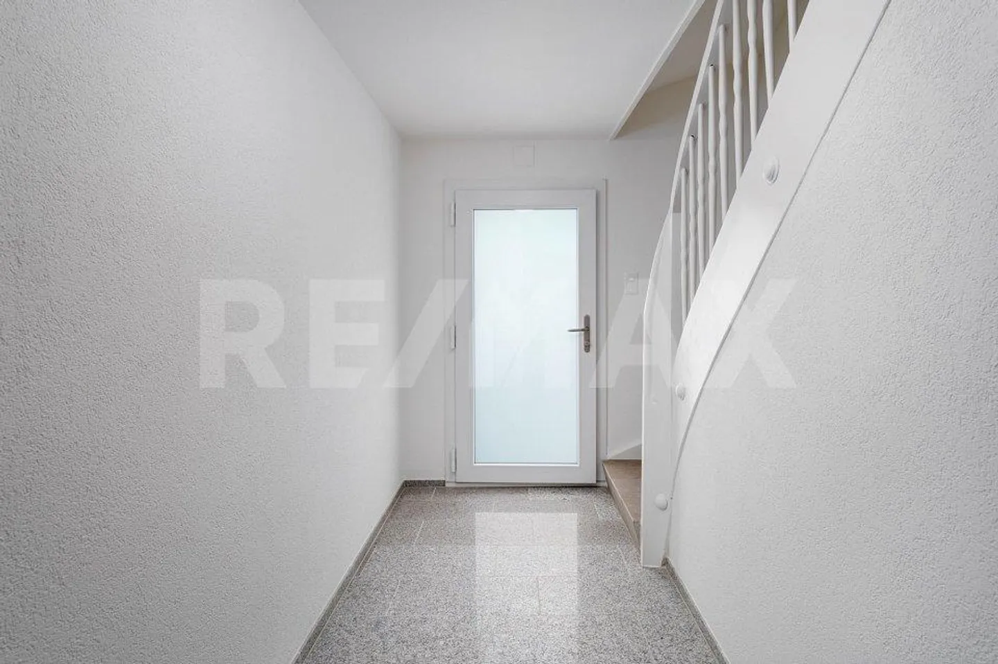 Investing in Prime Location: Multi-Family House in Turgi - Photo 7 of 13
