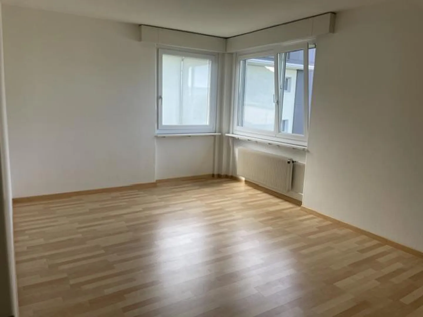 4.5 Room Apartment in Rotkreuz - ATTENTION! LIMITED UNTIL 30th SEPT 2027 - Photo 6 of 9