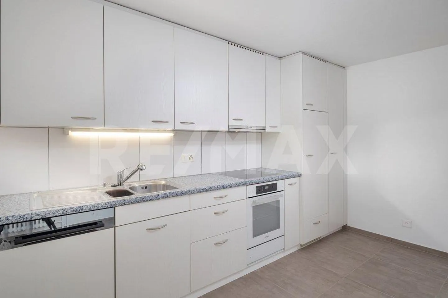 Investing in Prime Location: Multi-Family House in Turgi - Photo 12 of 13