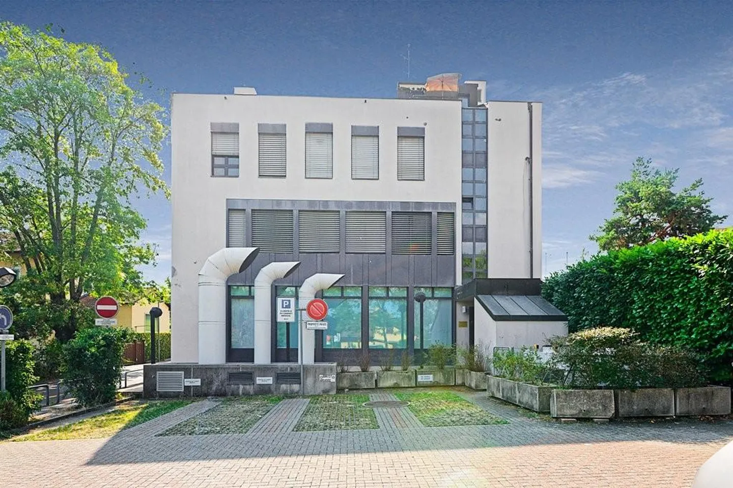 Außenparkplatz in Plan-Les-Ouates - Foto 2 von 2