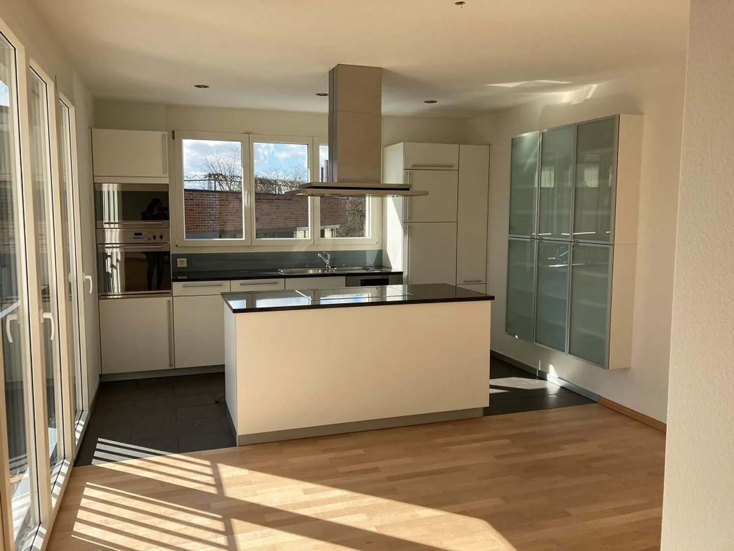 Living in a quiet sunny location - Photo 4 of 13