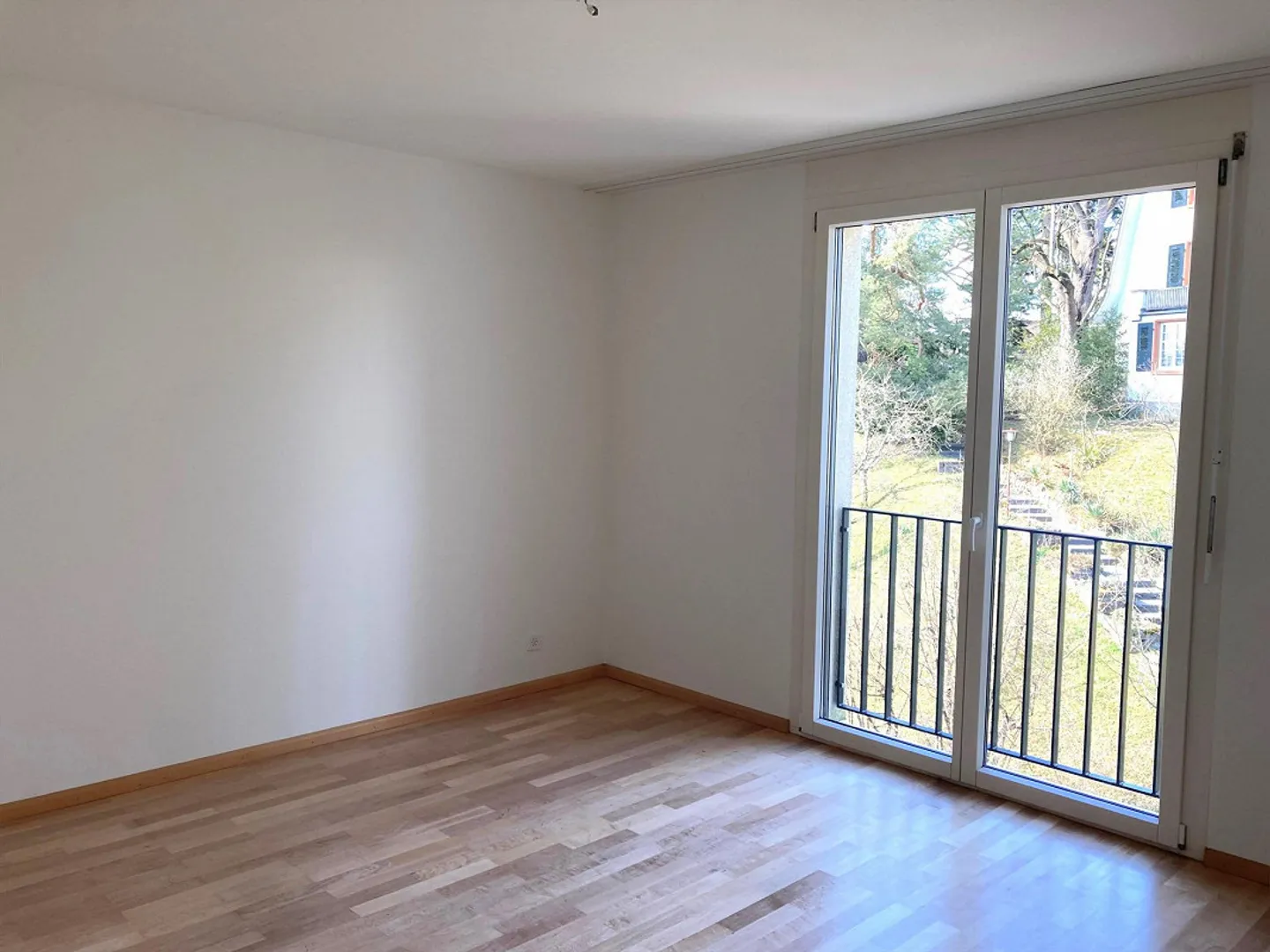 Living in a quiet sunny location - Photo 7 of 13