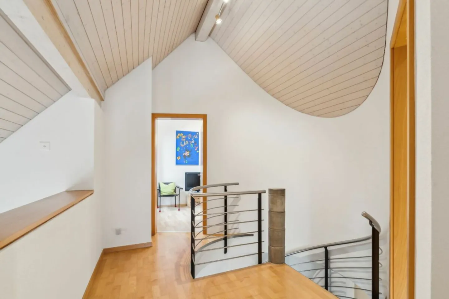 4.5-Room Maisonette Apartment in Idyllic Location - Photo 10 of 13