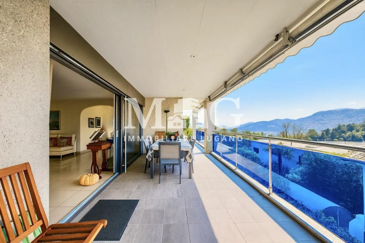 Lugano - 5,5-Zimmer-Wohnung mit 250 m² Nutzfläche im 1. Stock mit Terrasse und privatem Garten - Foto 1 di 15