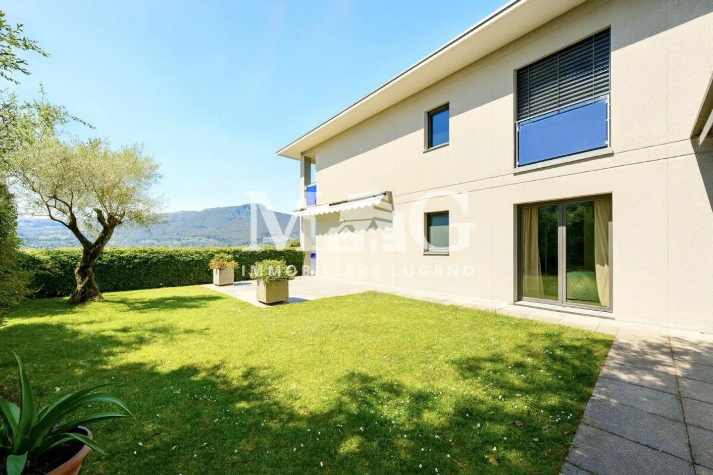 Lugano - 5,5-Zimmer-Wohnung mit 250 m² Nutzfläche im 1. Stock mit Terrasse und privatem Garten - Foto 3 di 15