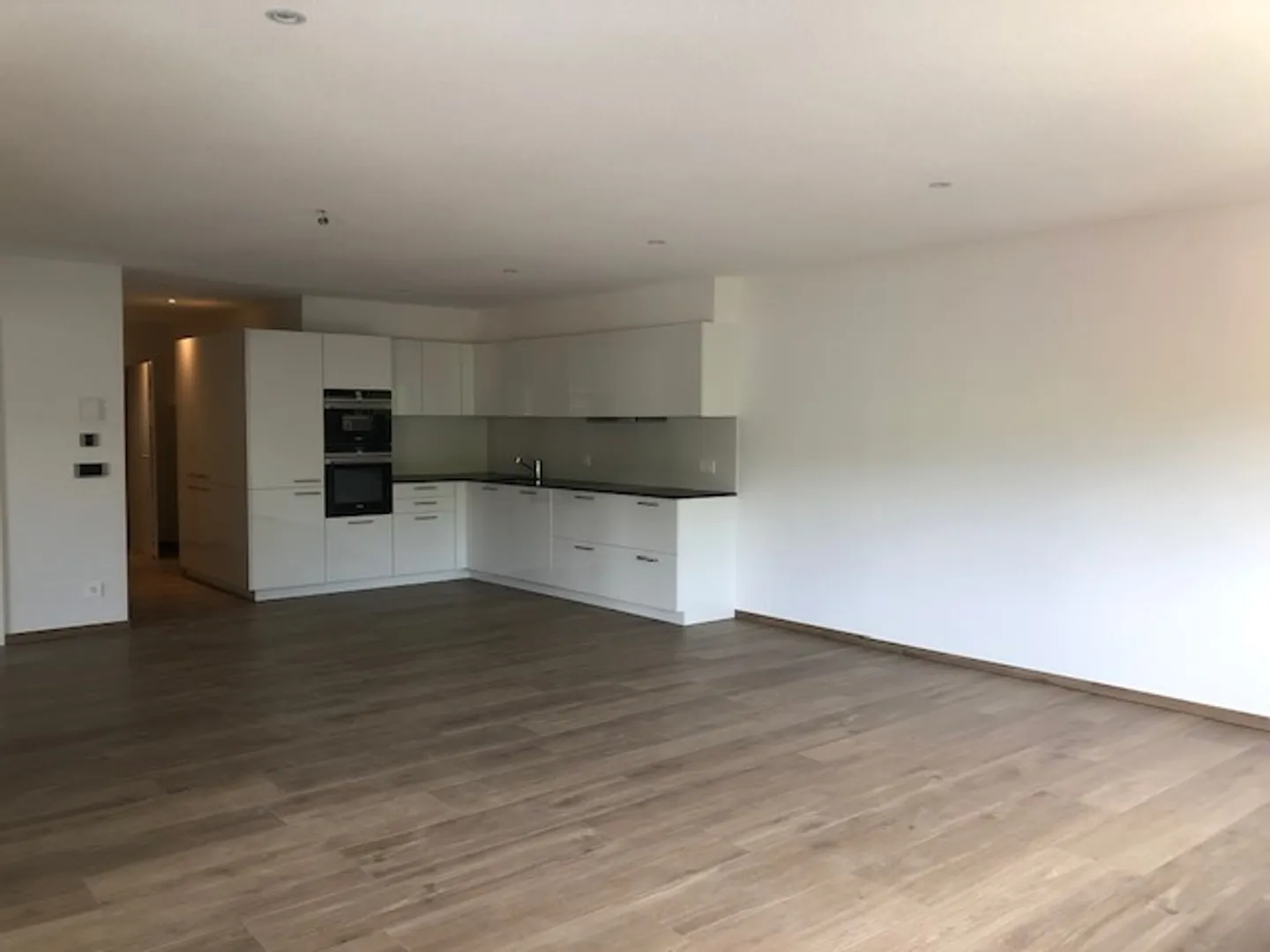 IN VENDITA!!! MAGNIFICO APPARTAMENTO DI 4,5 LOCALI AL 1° PIANO. - Foto 1 di 13