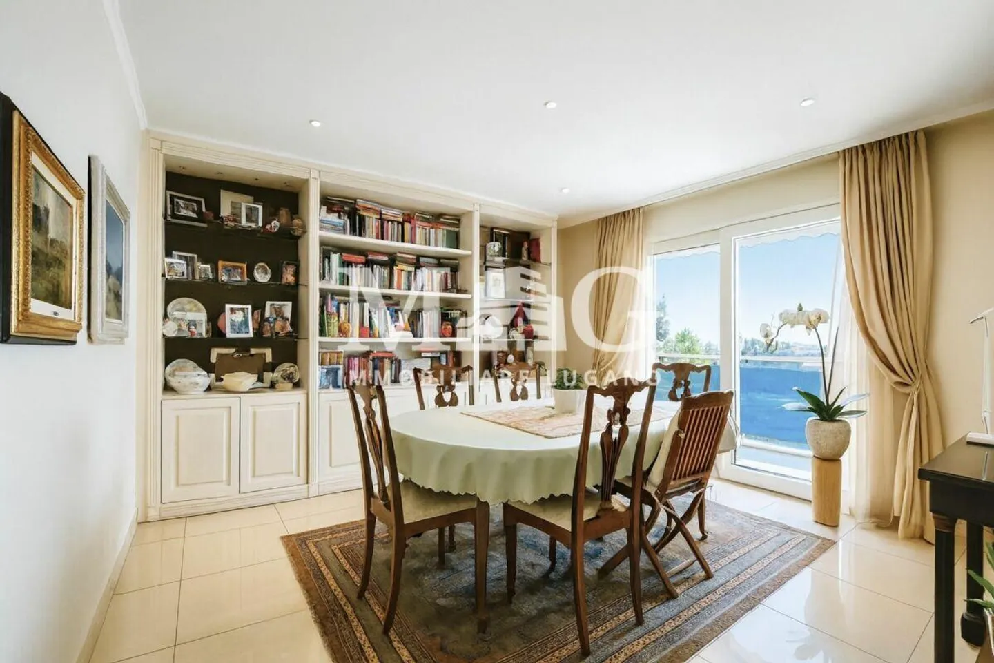 Lugano - 5,5-Zimmer-Wohnung mit 250 m² Nutzfläche im 1. Stock mit Terrasse und privatem Garten - Foto 7 di 15