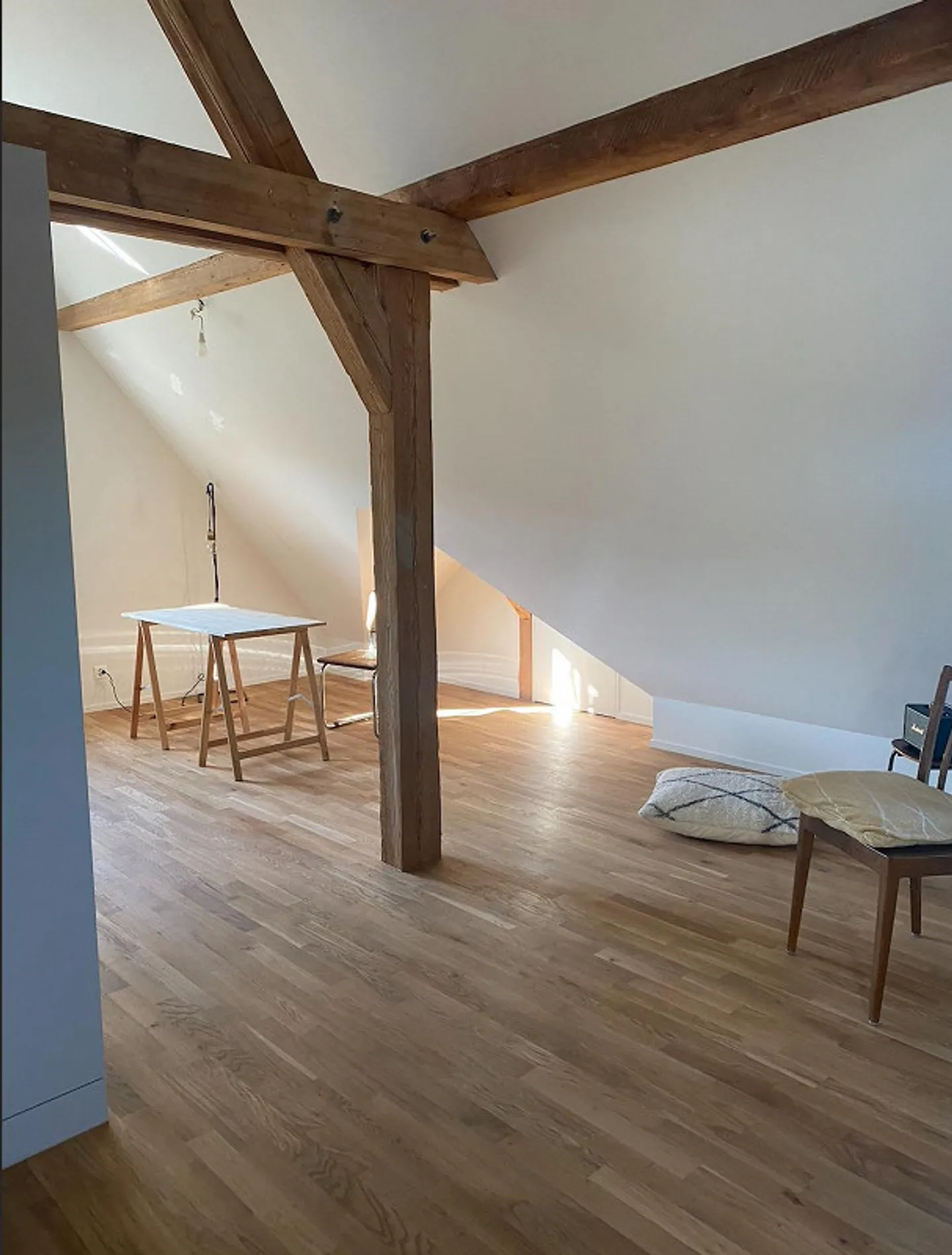 Incantevole appartamento mansardato di 3,5 locali nel cuore di Oberwinterthur - Foto 2 di 14