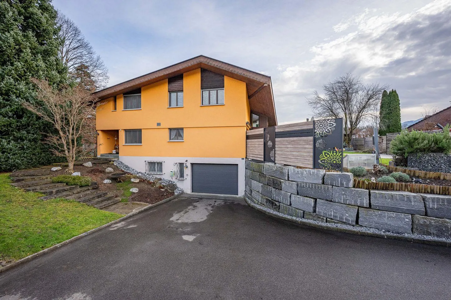 Single-family house - Photo 2 of 13