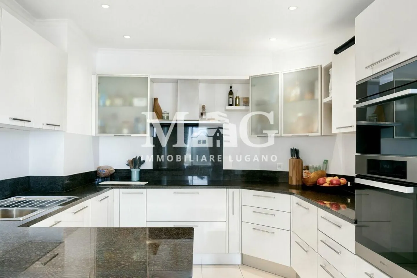 Lugano - 5,5-Zimmer-Wohnung mit 250 m² Nutzfläche im 1. Stock mit Terrasse und privatem Garten - Foto 9 di 15