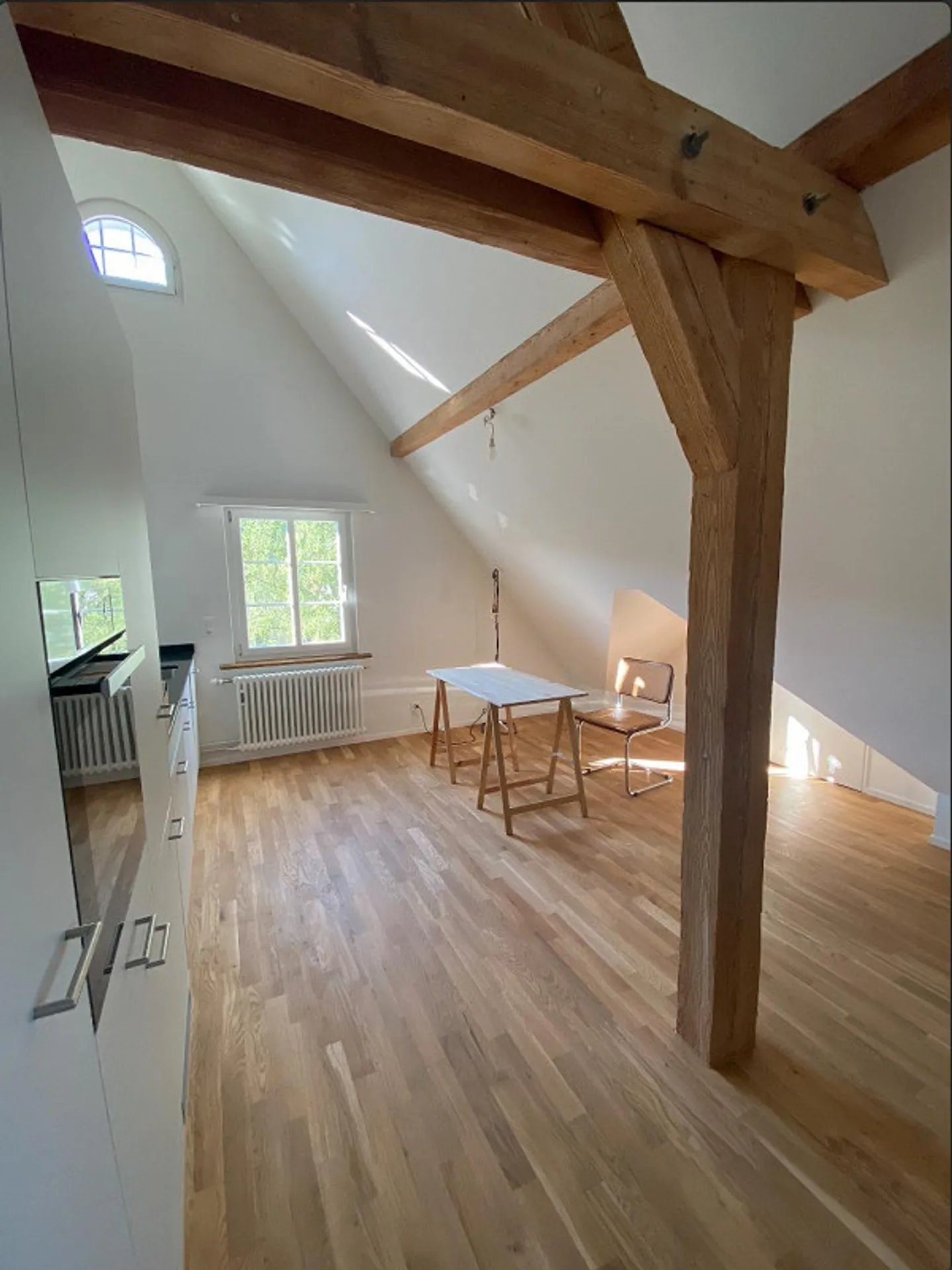 Incantevole appartamento mansardato di 3,5 locali nel cuore di Oberwinterthur - Foto 3 di 14