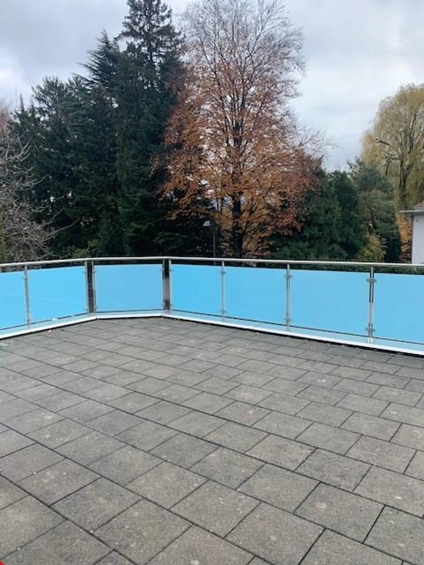 attractive 3-room apartment with a very large terrace and lake view - Photo 9 of 9