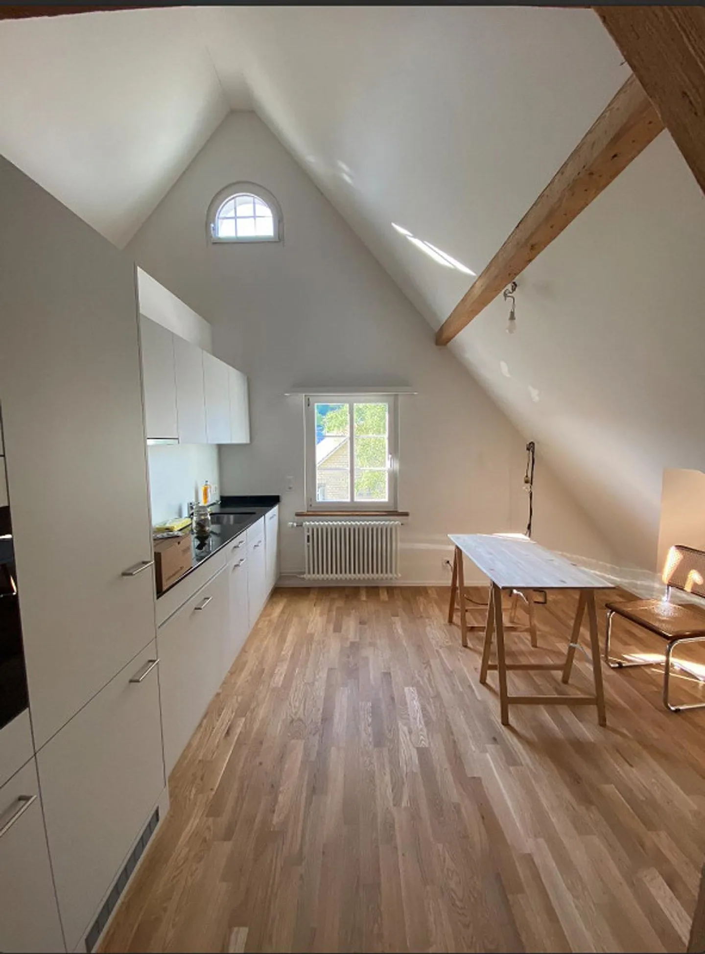 Incantevole appartamento mansardato di 3,5 locali nel cuore di Oberwinterthur - Foto 4 di 14