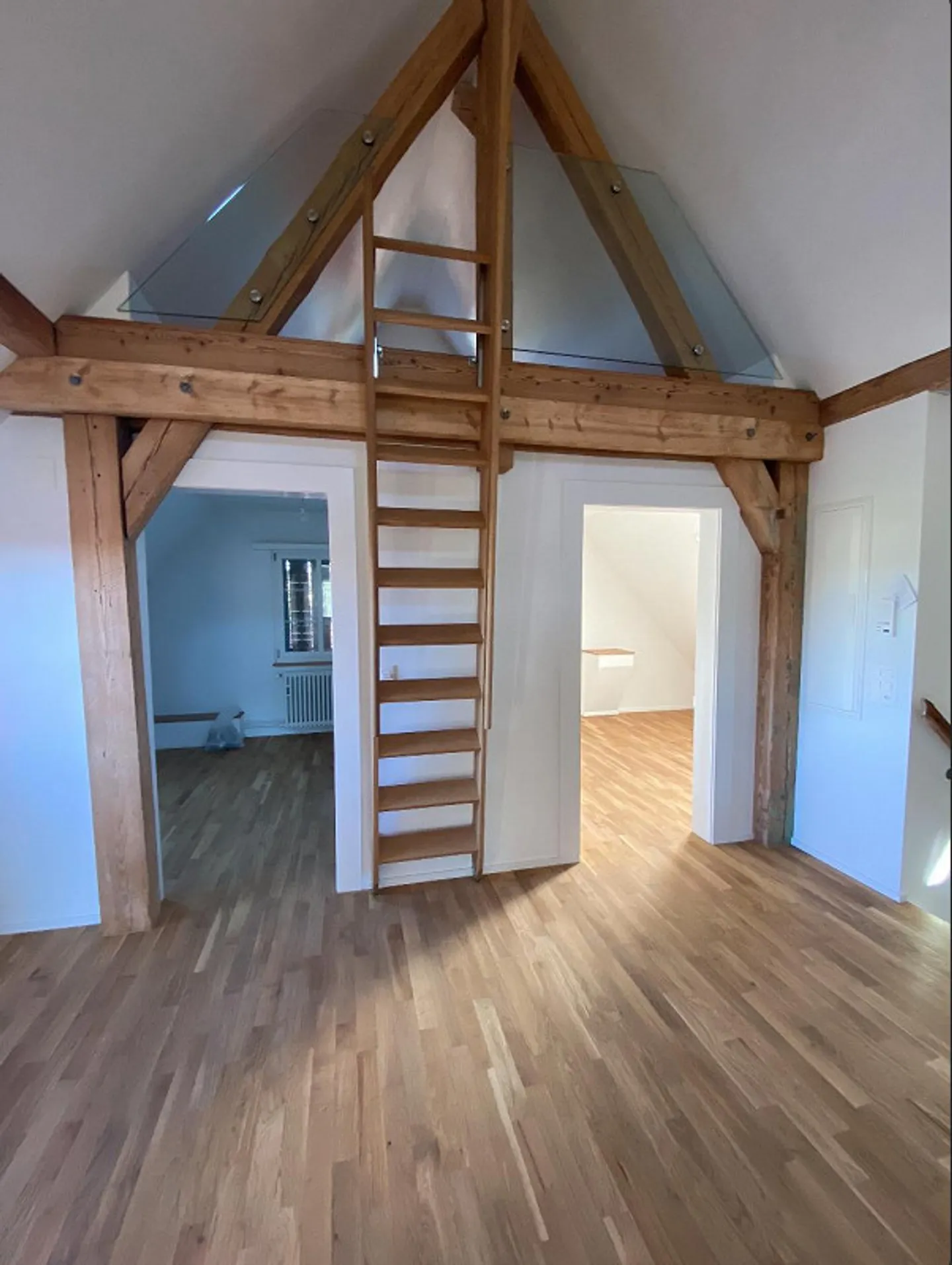 Incantevole appartamento mansardato di 3,5 locali nel cuore di Oberwinterthur - Foto 5 di 14