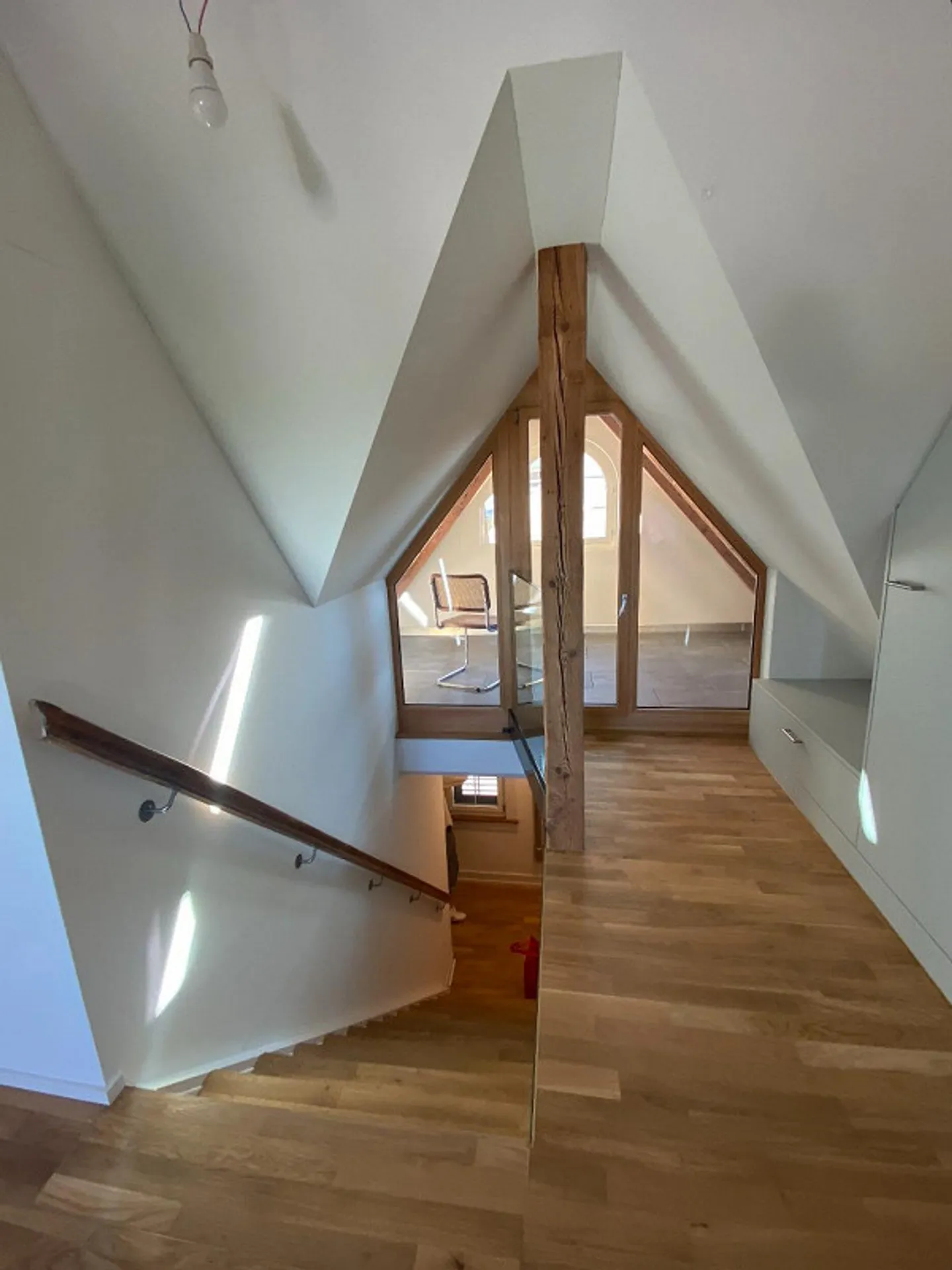 Incantevole appartamento mansardato di 3,5 locali nel cuore di Oberwinterthur - Foto 6 di 14